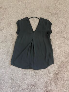 Halogen Gray V-Neck Cap Sleeve Blouse